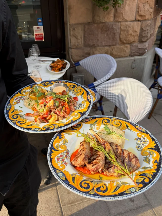 Buon appetito!Njut av solen, ett glas vin och god mat hos oss! ☀️Ses på Savoca!
•#savoca #stockholm #sthlmfood #middag